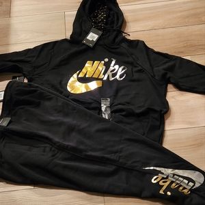 Women's Nike Jogging Suit